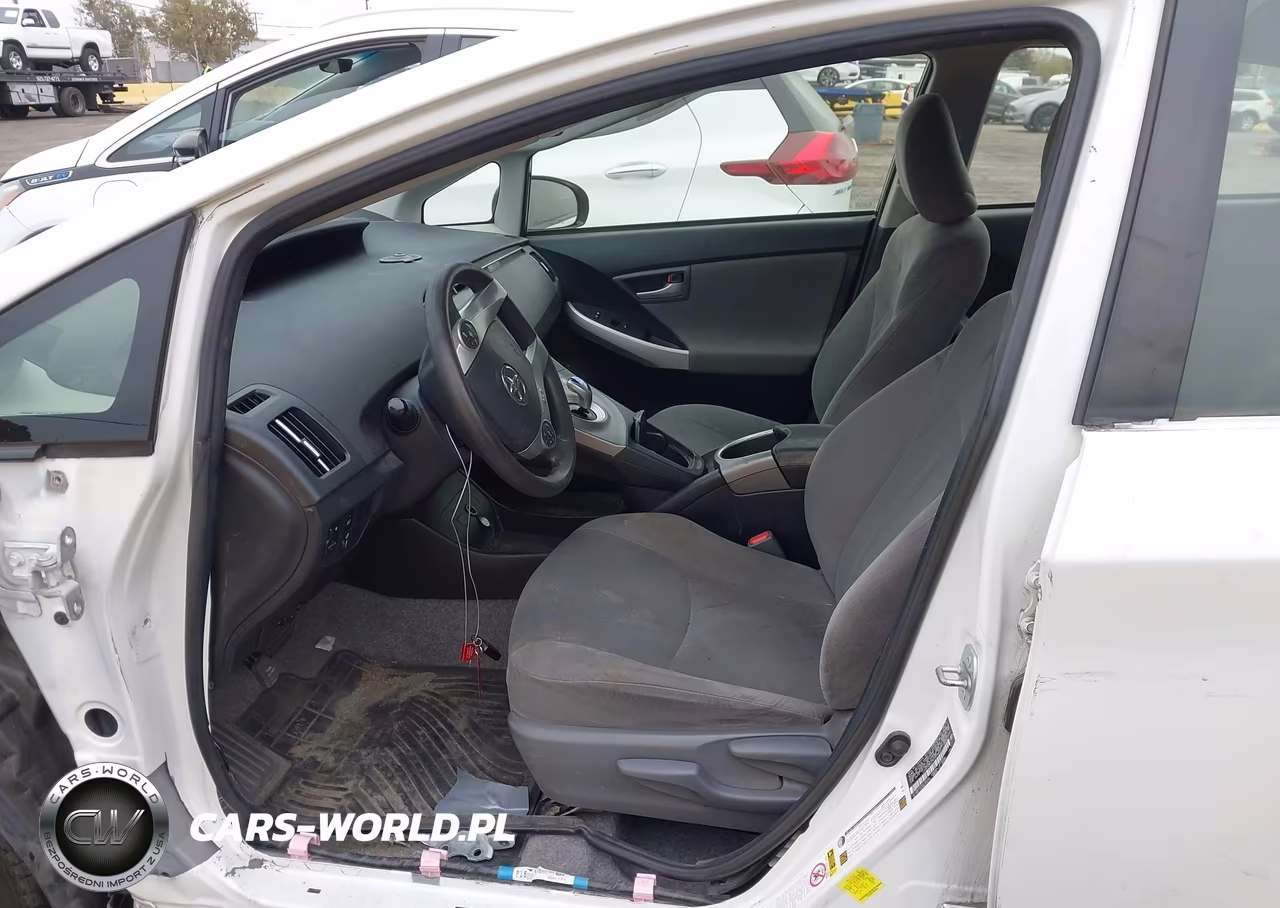 2015 Toyota Prius Two VIN:JTDKN3DU7F0470690 - 5