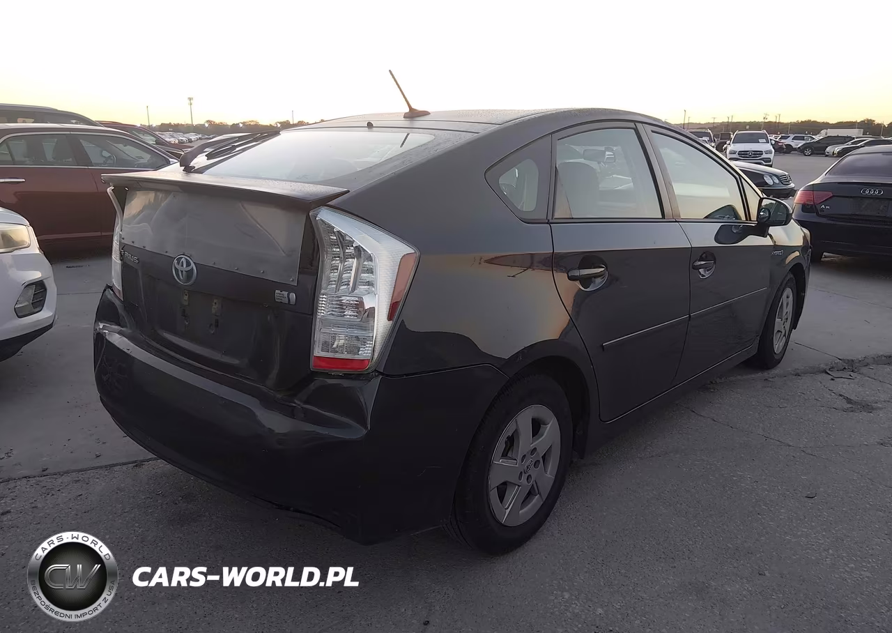 2011 Toyota Prius Three VIN:JTDKN3DU3B1422057 - 4