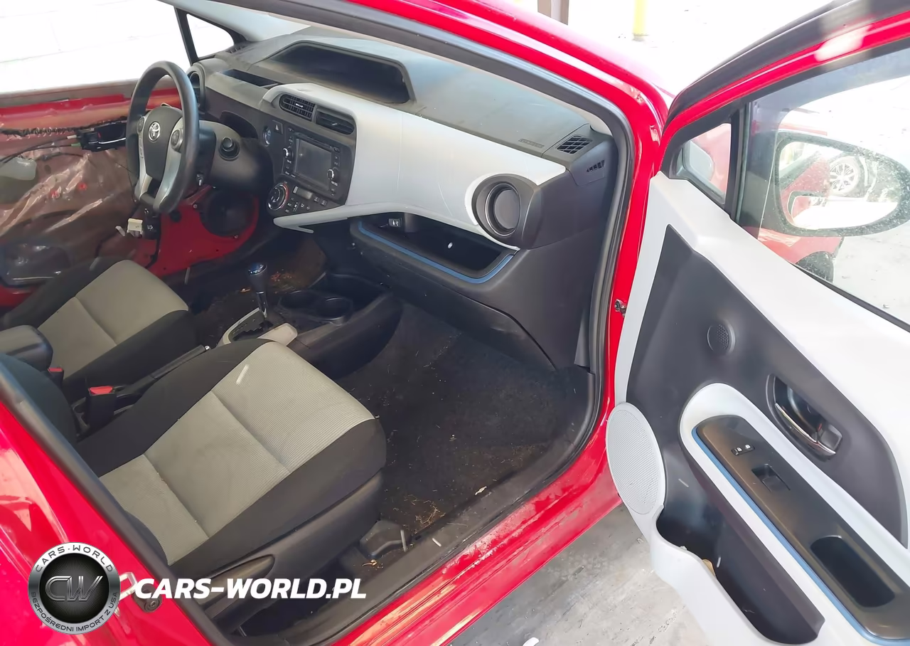 2012 Toyota Prius C Three VIN:JTDKDTB37C1520314 - 5