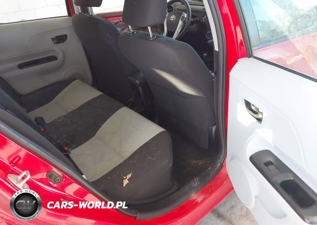 2012 Toyota Prius C Three VIN:JTDKDTB37C1520314 - 8