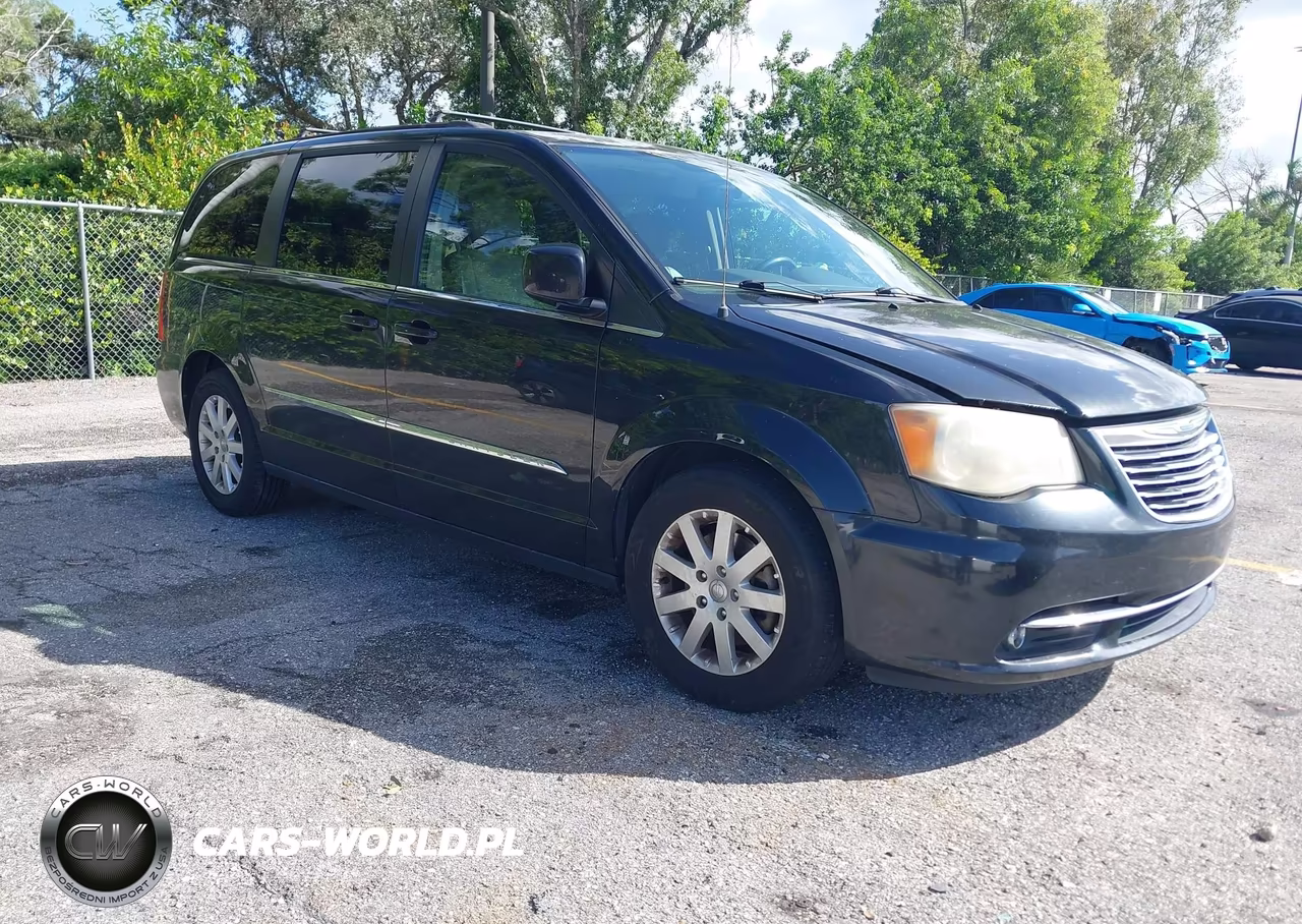 2014 Chrysler Town & Country Touring – zdjęcie 1 z 11