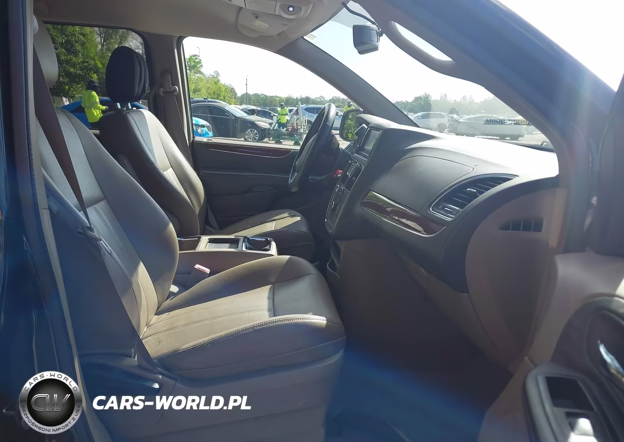 2014 Chrysler Town & Country Touring VIN:2C4RC1BG8ER131835 - 5
