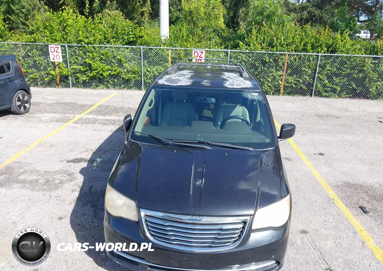 2014 Chrysler Town & Country Touring VIN:2C4RC1BG8ER131835 - 6