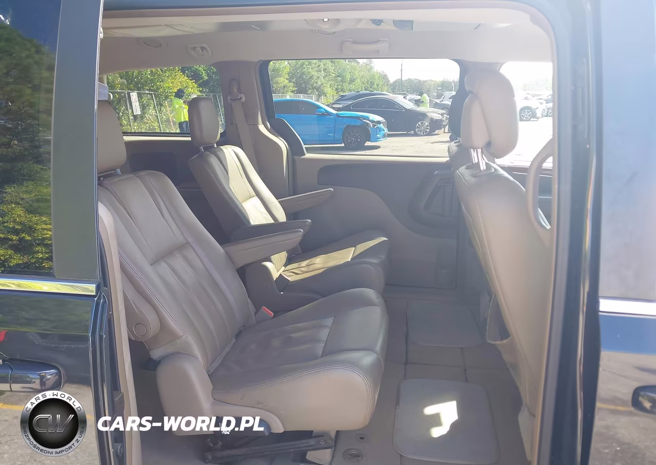 2014 Chrysler Town & Country Touring VIN:2C4RC1BG8ER131835 - 8