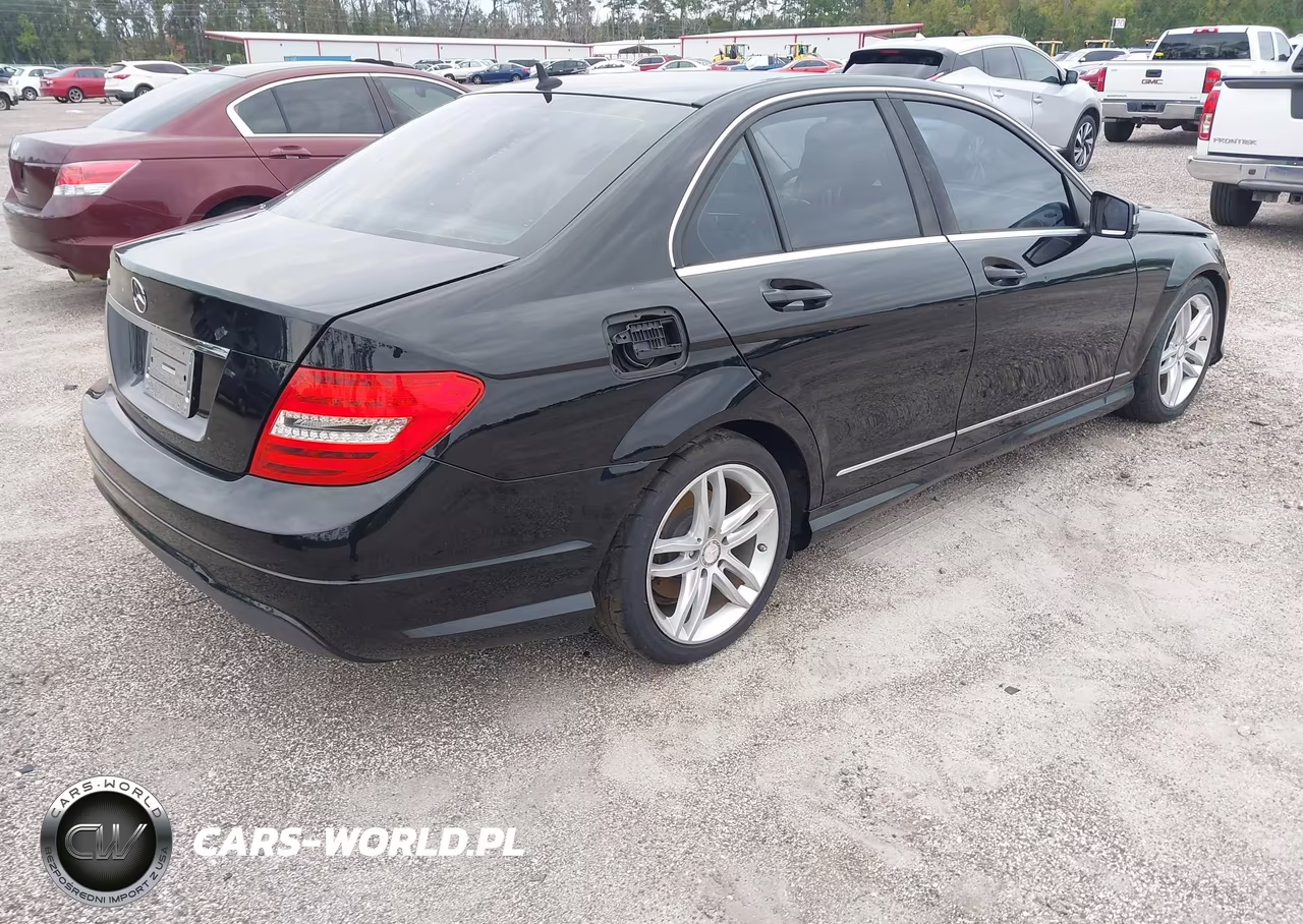 2013 Mercedes-Benz C 250 Sport VIN:WDDGF4HB4DA750694 - 4