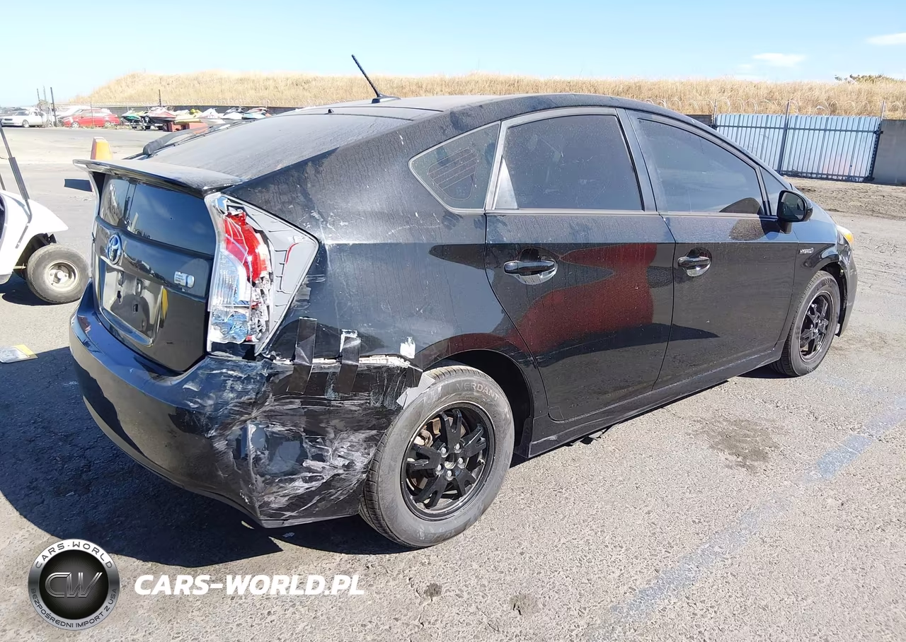 2014 Toyota Prius Three VIN:JTDKN3DU7E0380289 - 4