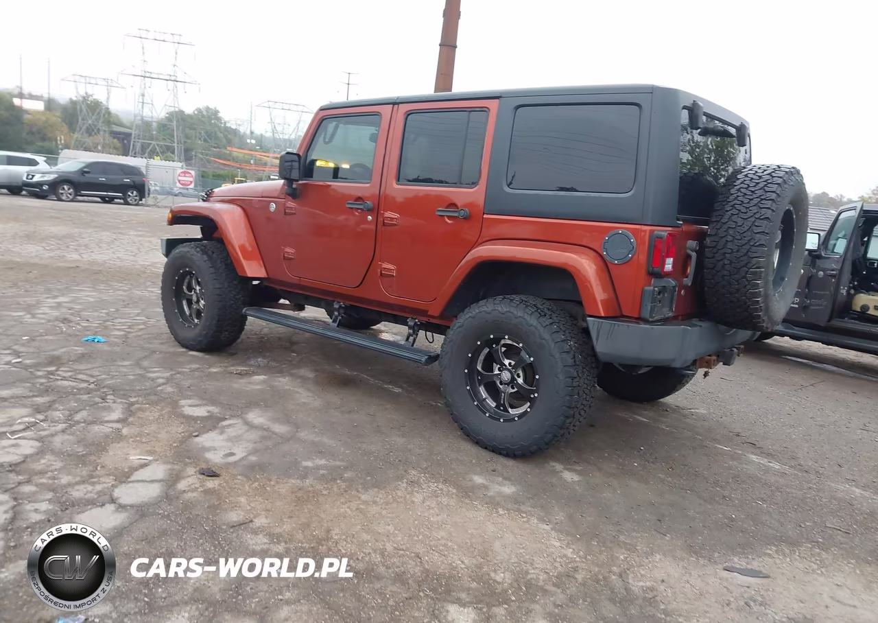 2014 Jeep Wrangler Unlimited Sahara VIN:1C4HJWEG9EL231252 - 3