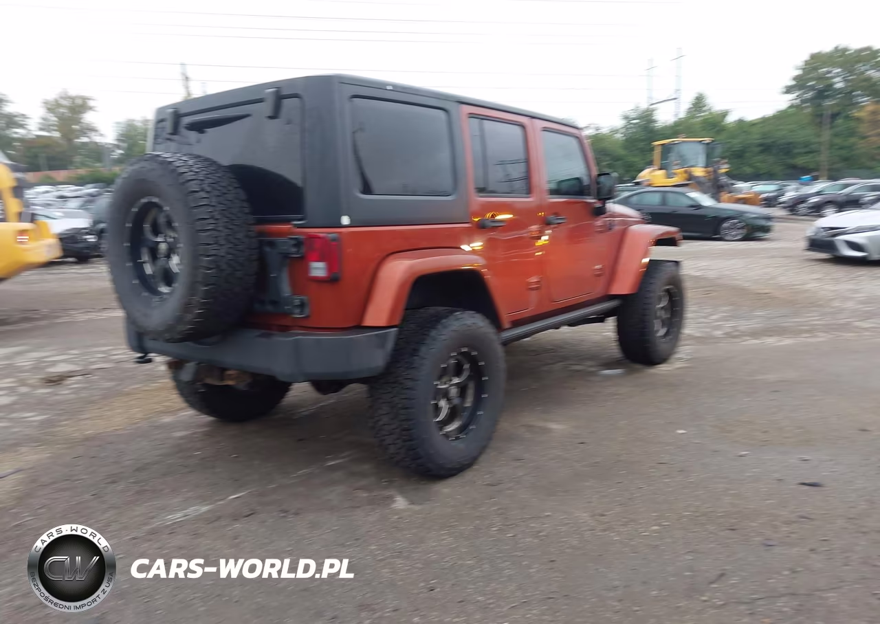 2014 Jeep Wrangler Unlimited Sahara VIN:1C4HJWEG9EL231252 - 4