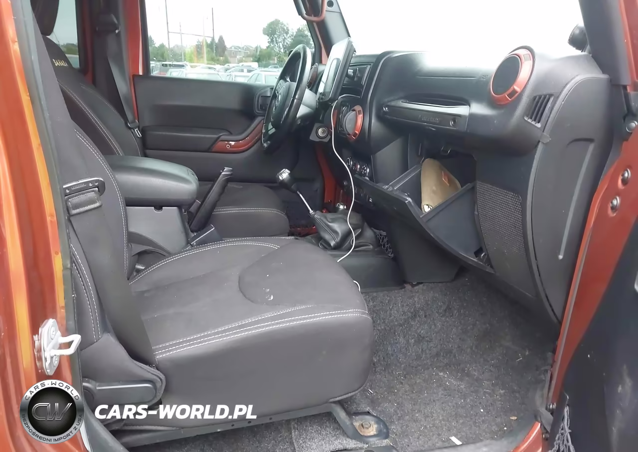 2014 Jeep Wrangler Unlimited Sahara VIN:1C4HJWEG9EL231252 - 5