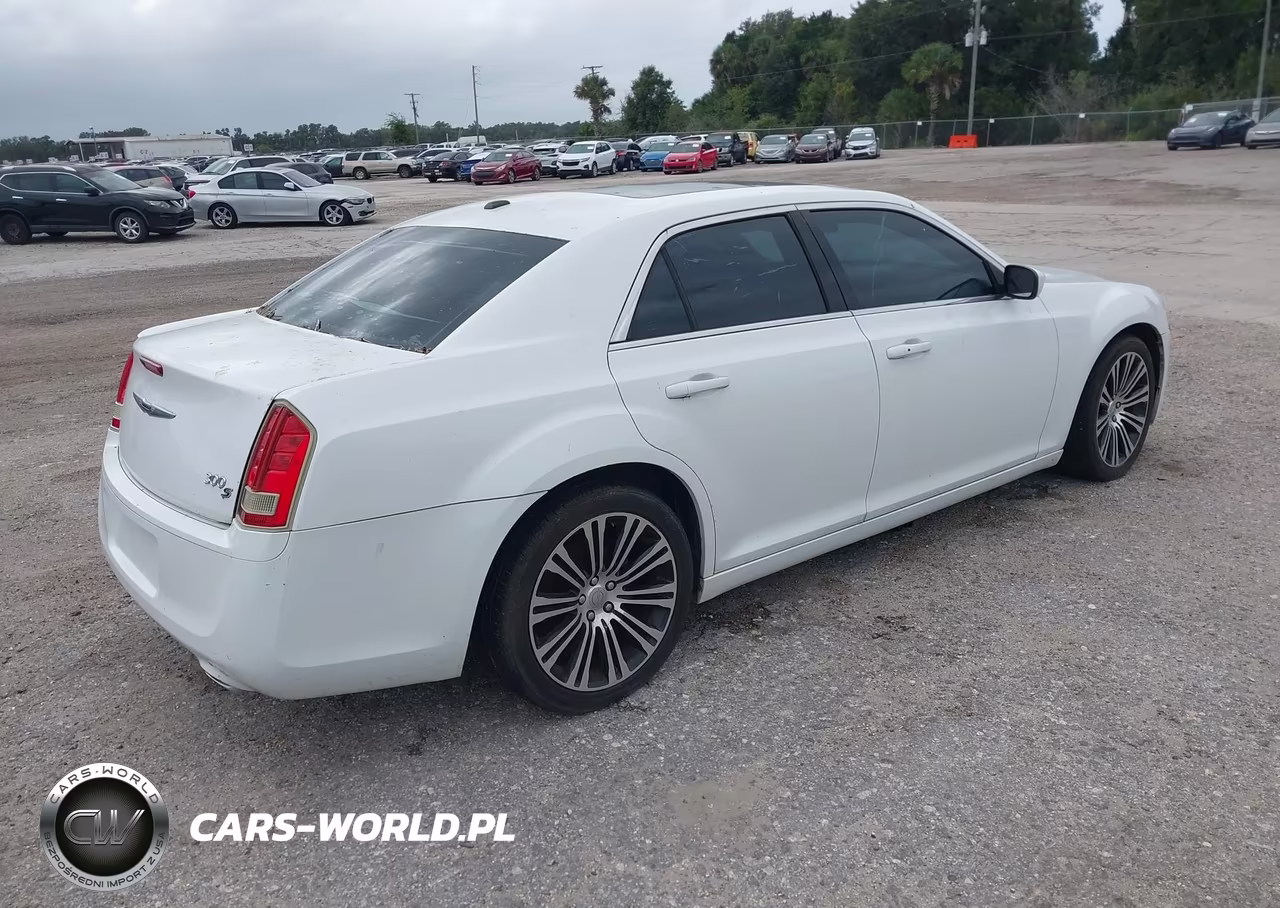 2014 Chrysler 300 300S VIN:2C3CCABG0EH168040 - 4