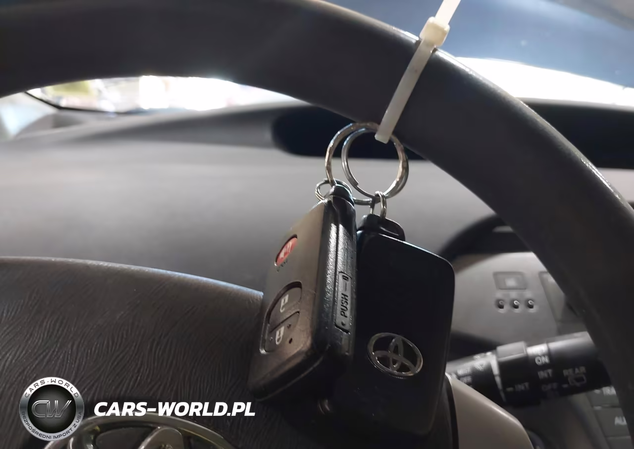 2013 Toyota Prius Two VIN:JTDKN3DU9D1686662 - 11