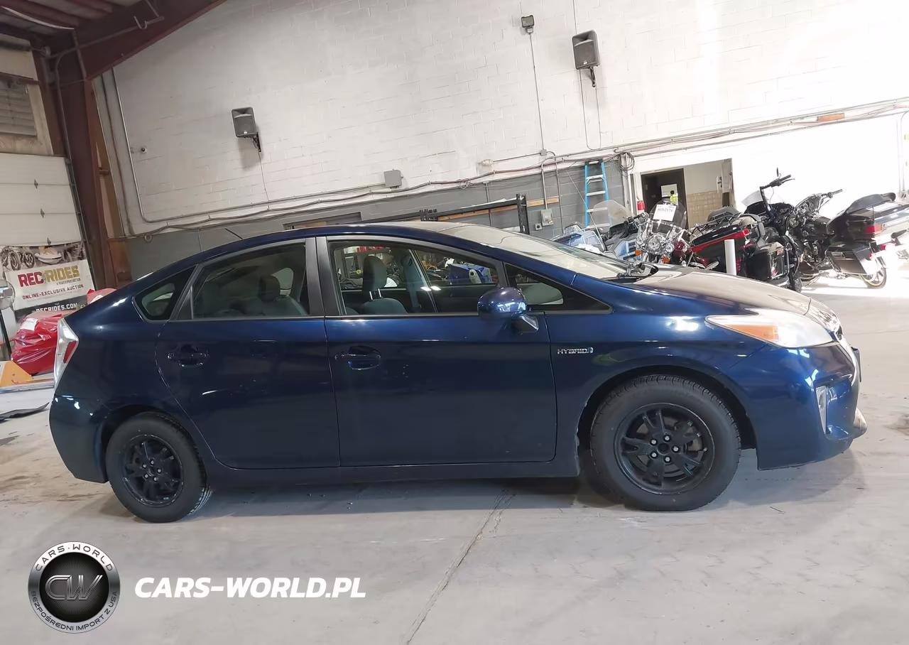 2013 Toyota Prius Two VIN:JTDKN3DU9D1686662 - 13
