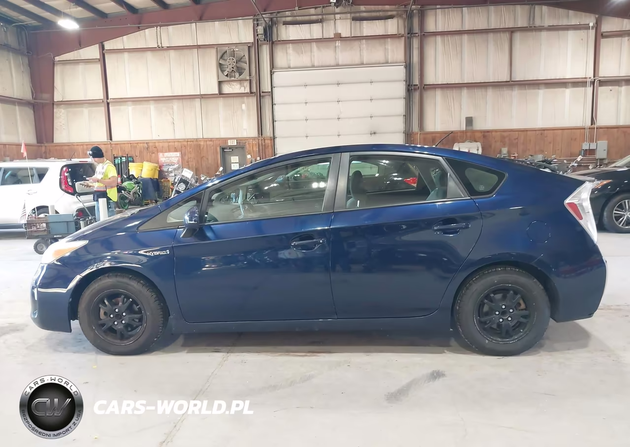 2013 Toyota Prius Two VIN:JTDKN3DU9D1686662 - 14