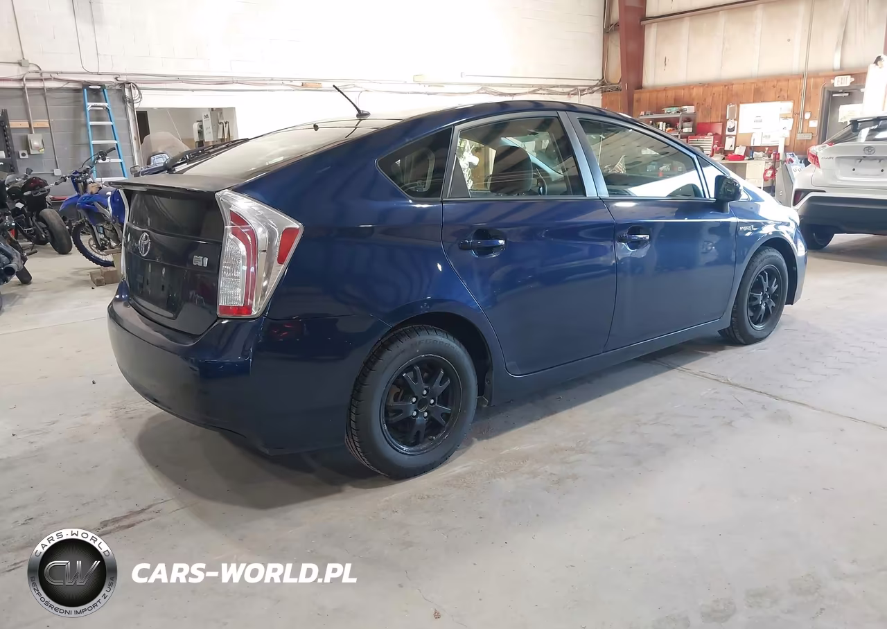 2013 Toyota Prius Two VIN:JTDKN3DU9D1686662 - 4