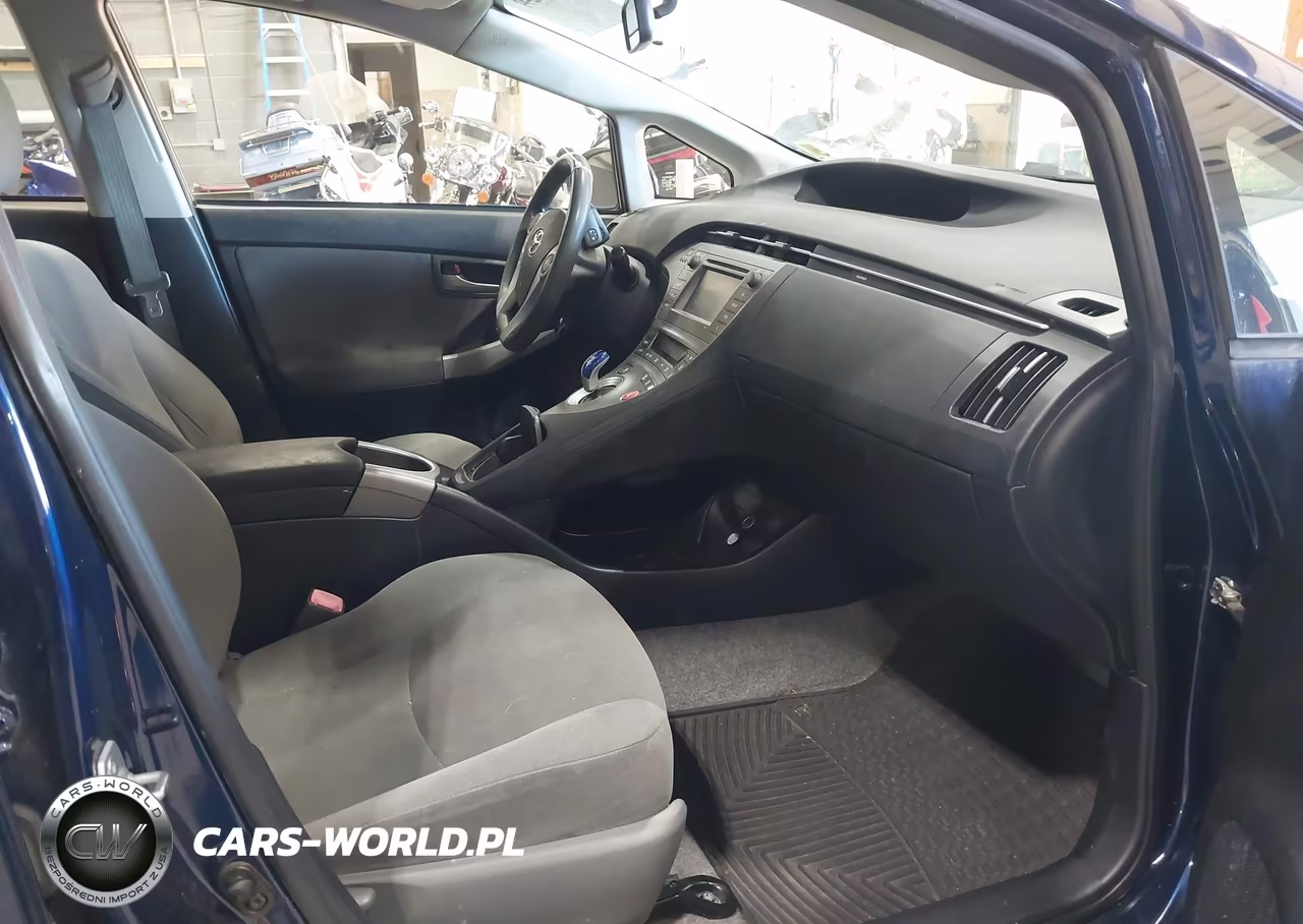 2013 Toyota Prius Two VIN:JTDKN3DU9D1686662 - 5