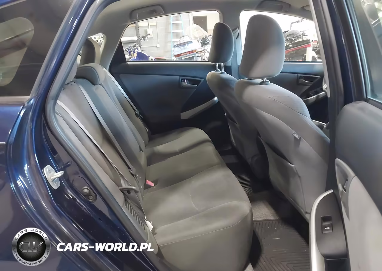 2013 Toyota Prius Two VIN:JTDKN3DU9D1686662 - 8