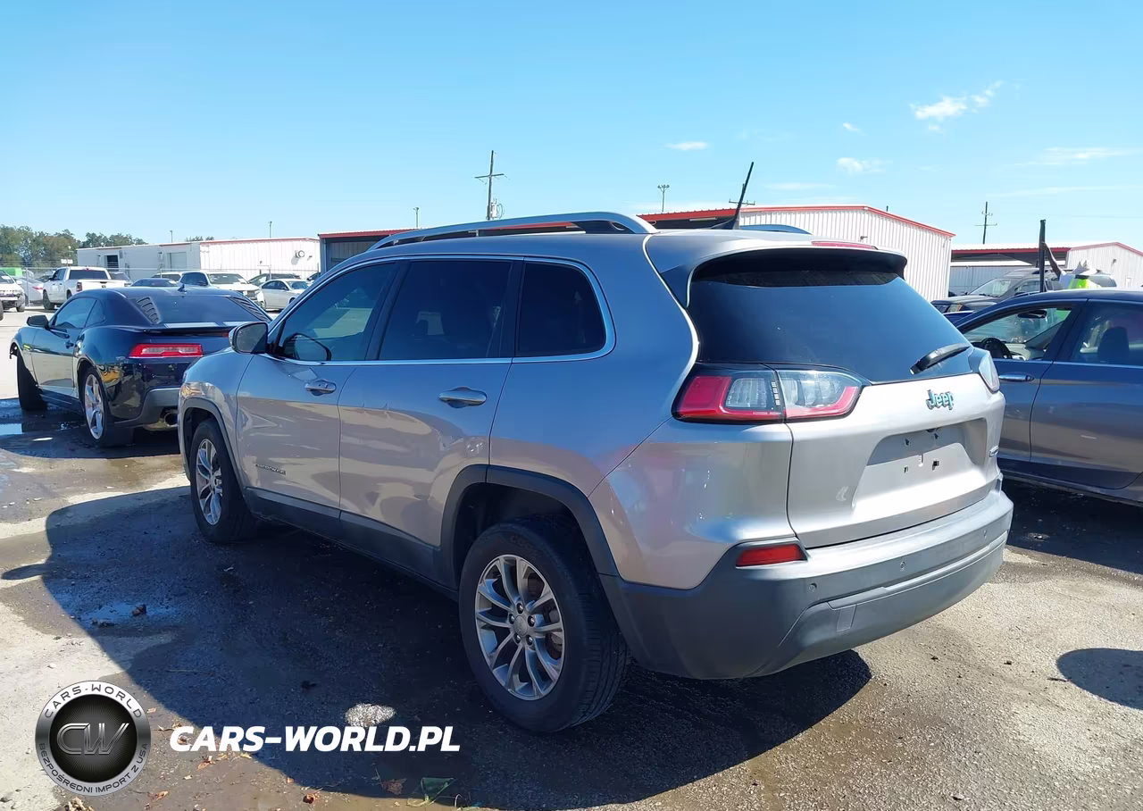 2019 Jeep Cherokee Latitude Plus Fwd VIN:1C4PJLLB2KD388130 - 3