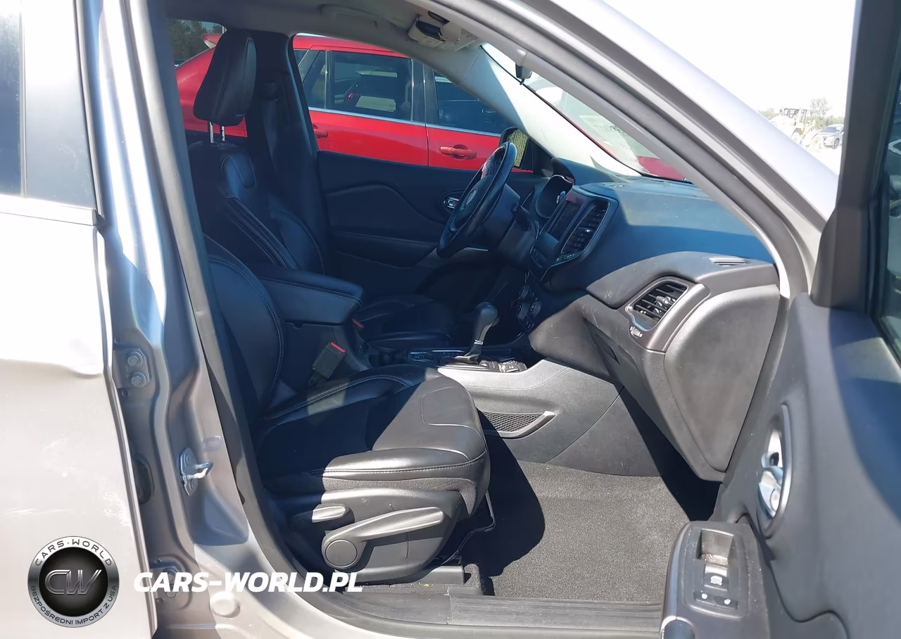2019 Jeep Cherokee Latitude Plus Fwd VIN:1C4PJLLB2KD388130 - 5