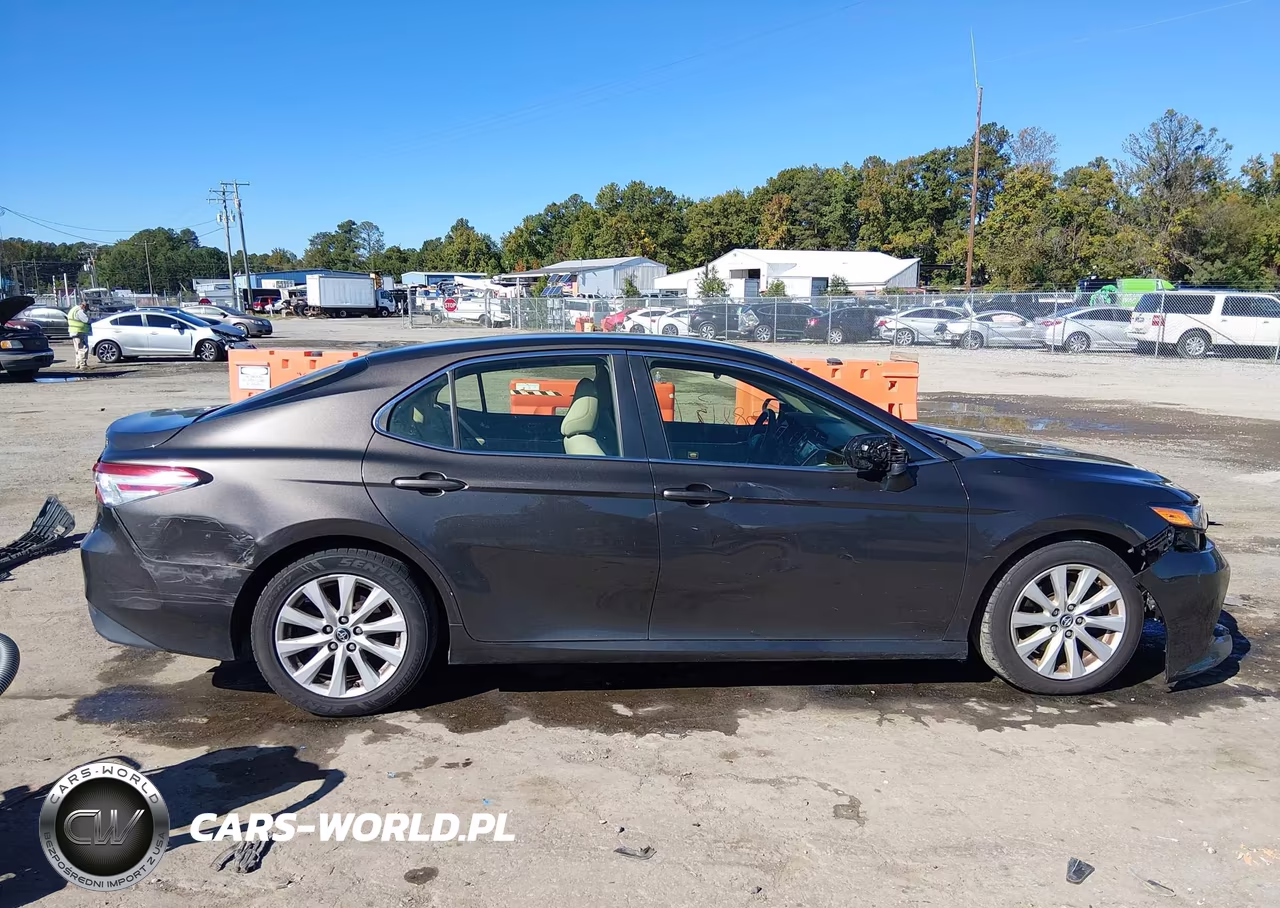 2018 Toyota Camry Le VIN:JTNB11HK8J3005122 - 13