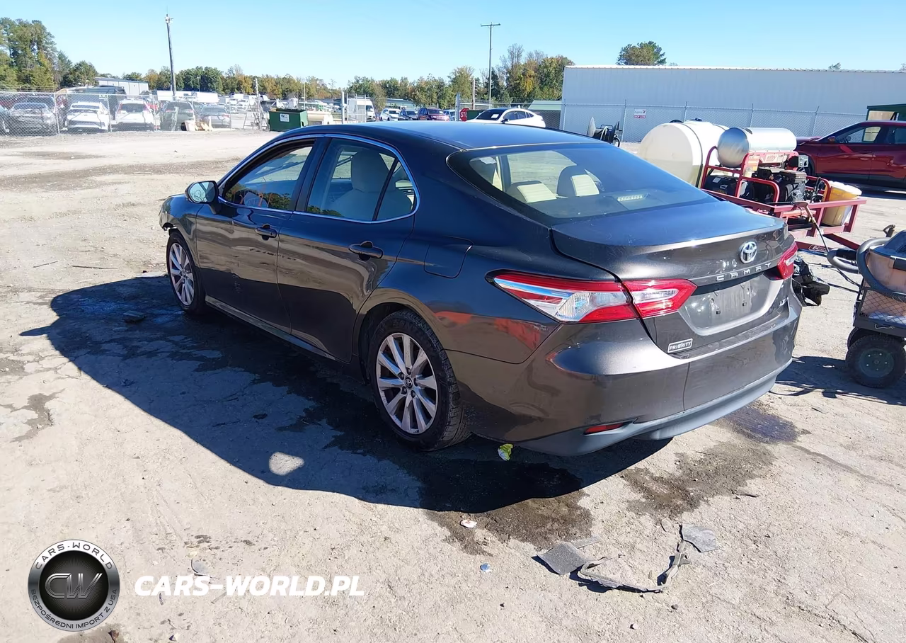 2018 Toyota Camry Le VIN:JTNB11HK8J3005122 - 3