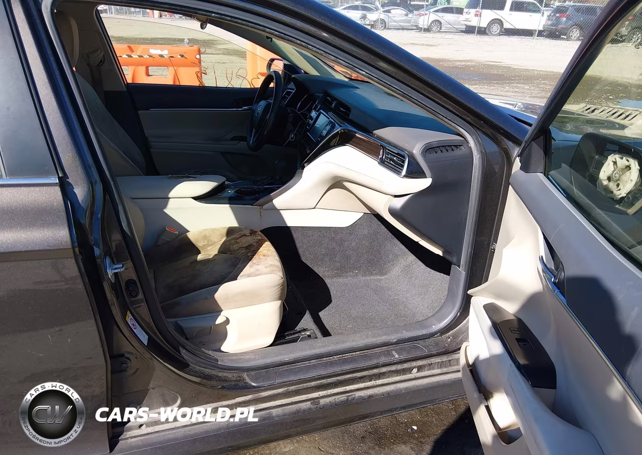 2018 Toyota Camry Le VIN:JTNB11HK8J3005122 - 5