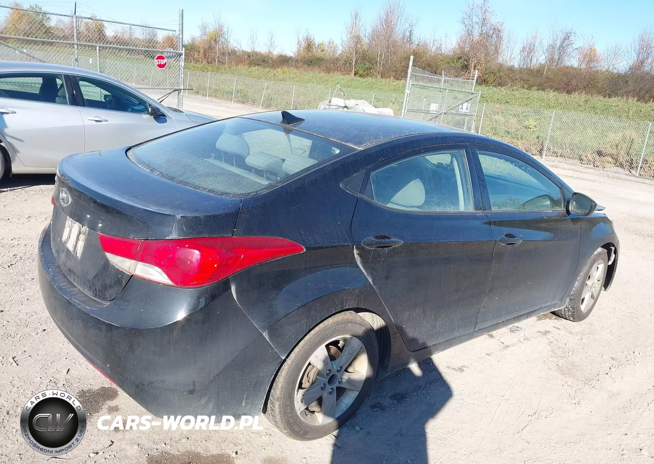 2013 Hyundai Elantra Gls VIN:KMHDH4AE7DU885819 - 4