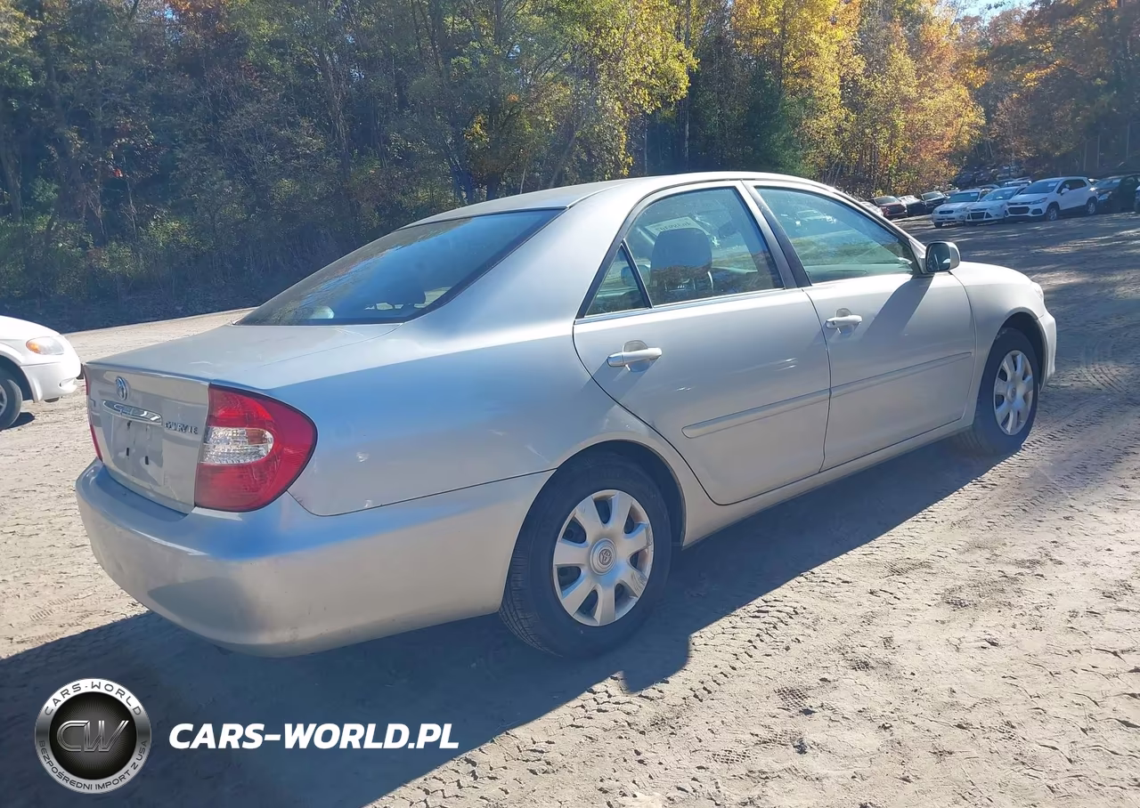 2002 Toyota Camry Le VIN:4T1BE32KX2U043830 - 4