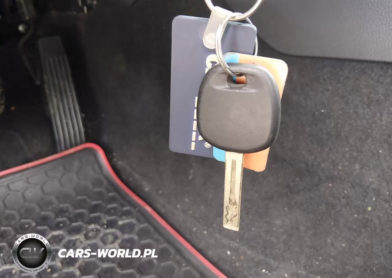 2018 Toyota Camry Le VIN:4T1B11HK1JU560231 - 11