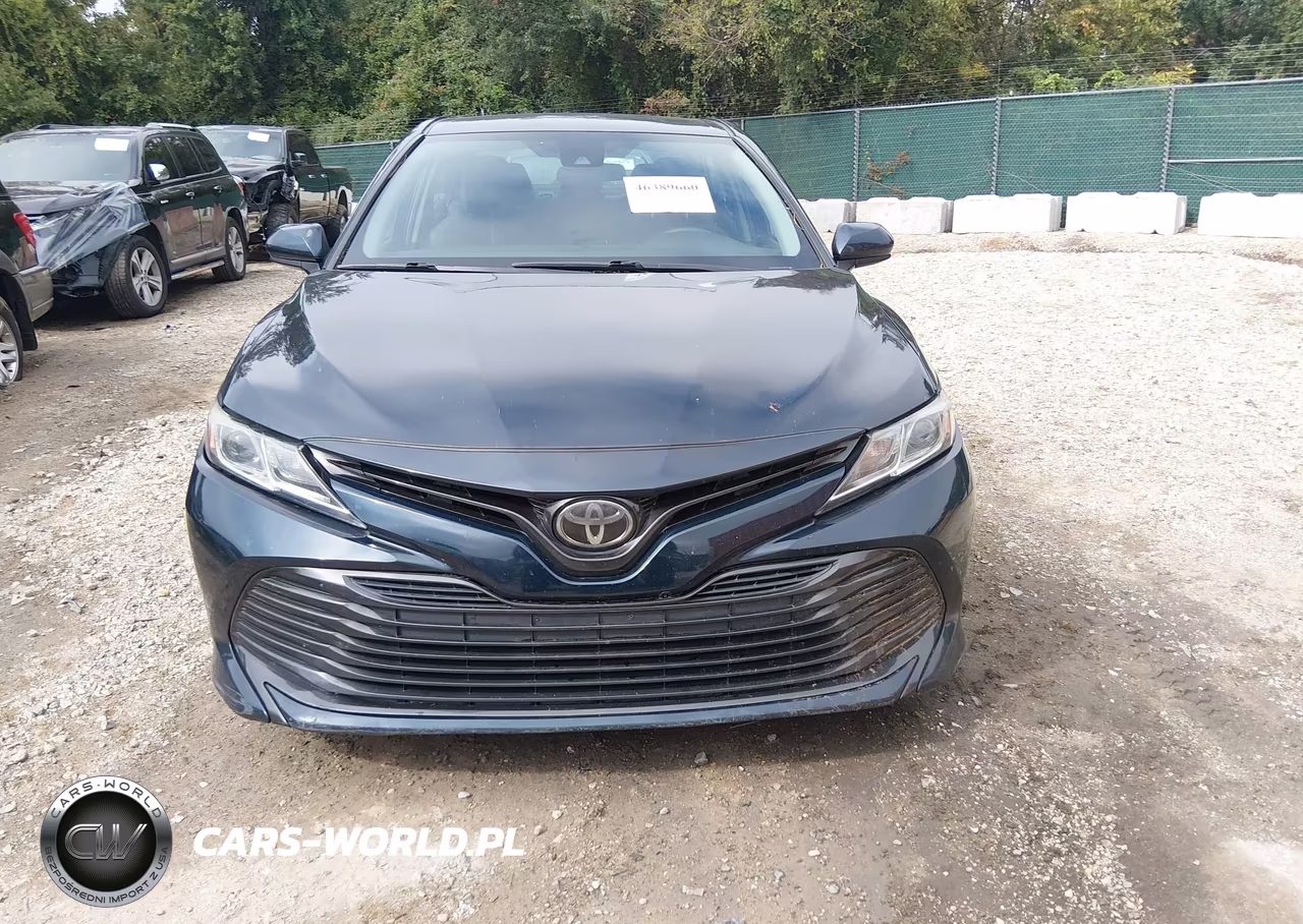 2018 Toyota Camry Le VIN:4T1B11HK1JU560231 - 12