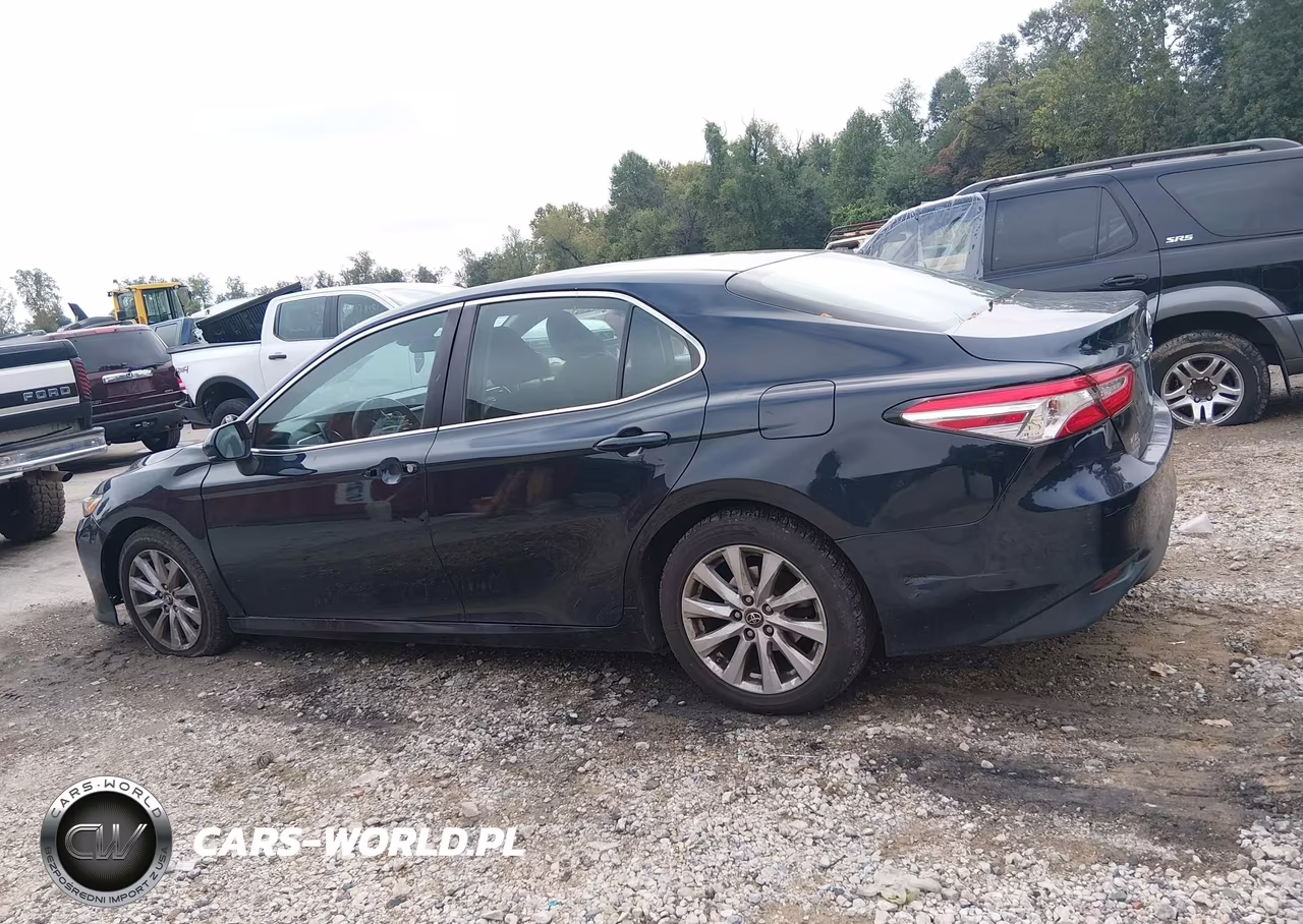 2018 Toyota Camry Le VIN:4T1B11HK1JU560231 - 14