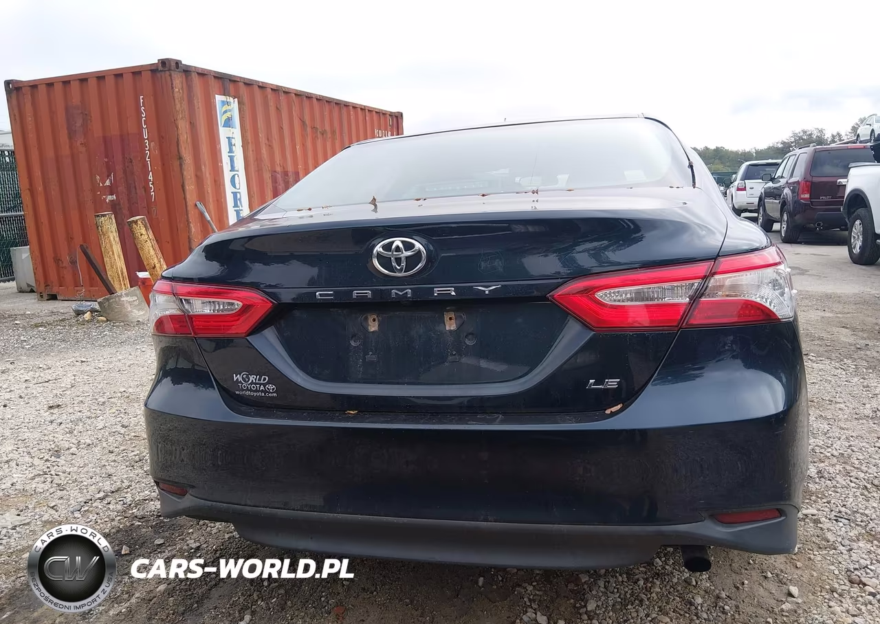 2018 Toyota Camry Le VIN:4T1B11HK1JU560231 - 16