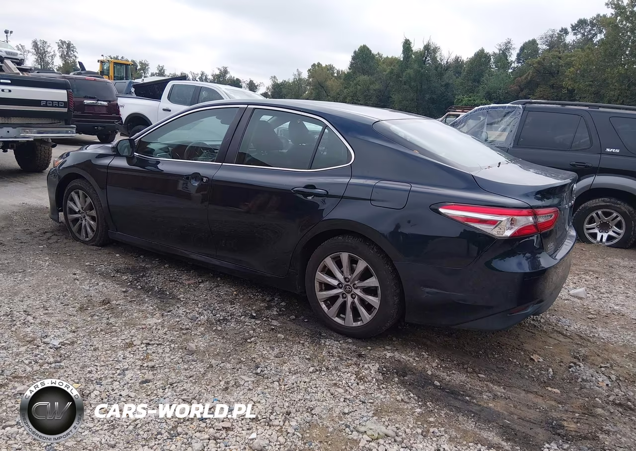 2018 Toyota Camry Le VIN:4T1B11HK1JU560231 - 3
