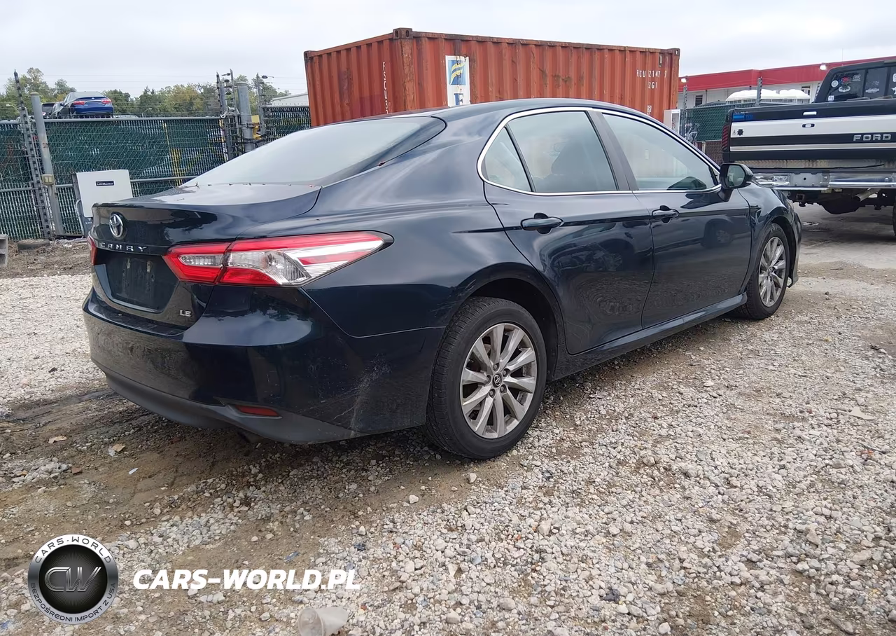 2018 Toyota Camry Le VIN:4T1B11HK1JU560231 - 4