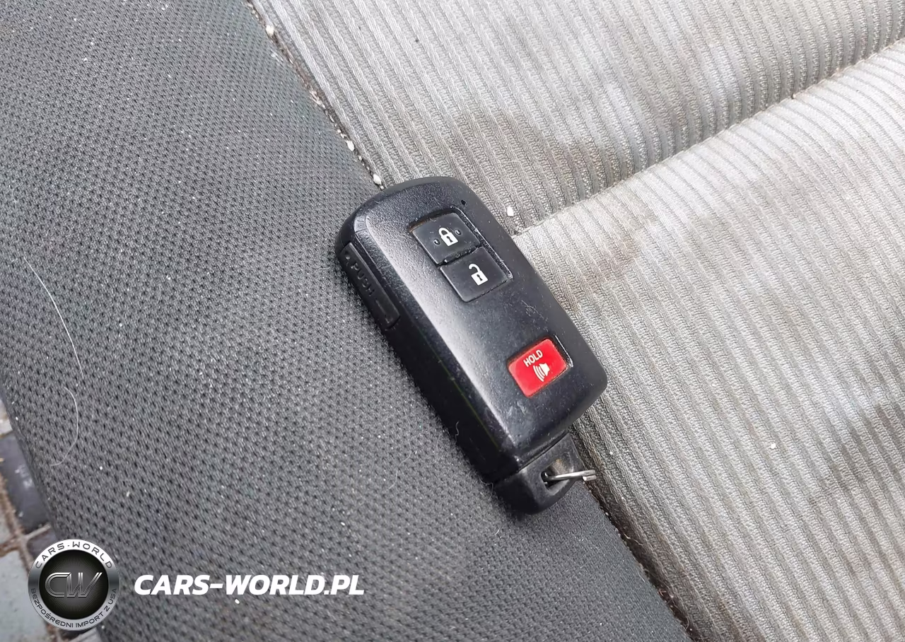 2012 Toyota Prius C Three VIN:JTDKDTB36C1016580 - 11