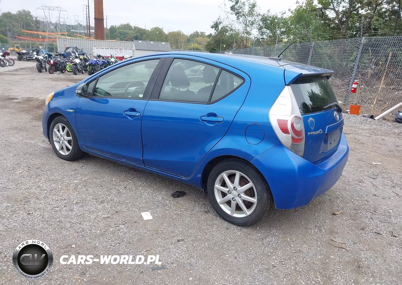 2012 Toyota Prius C Three VIN:JTDKDTB36C1016580 - 3