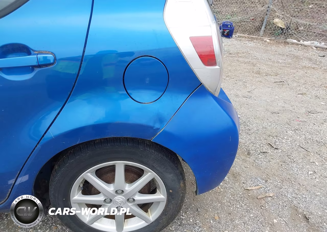 2012 Toyota Prius C Three VIN:JTDKDTB36C1016580 - 6