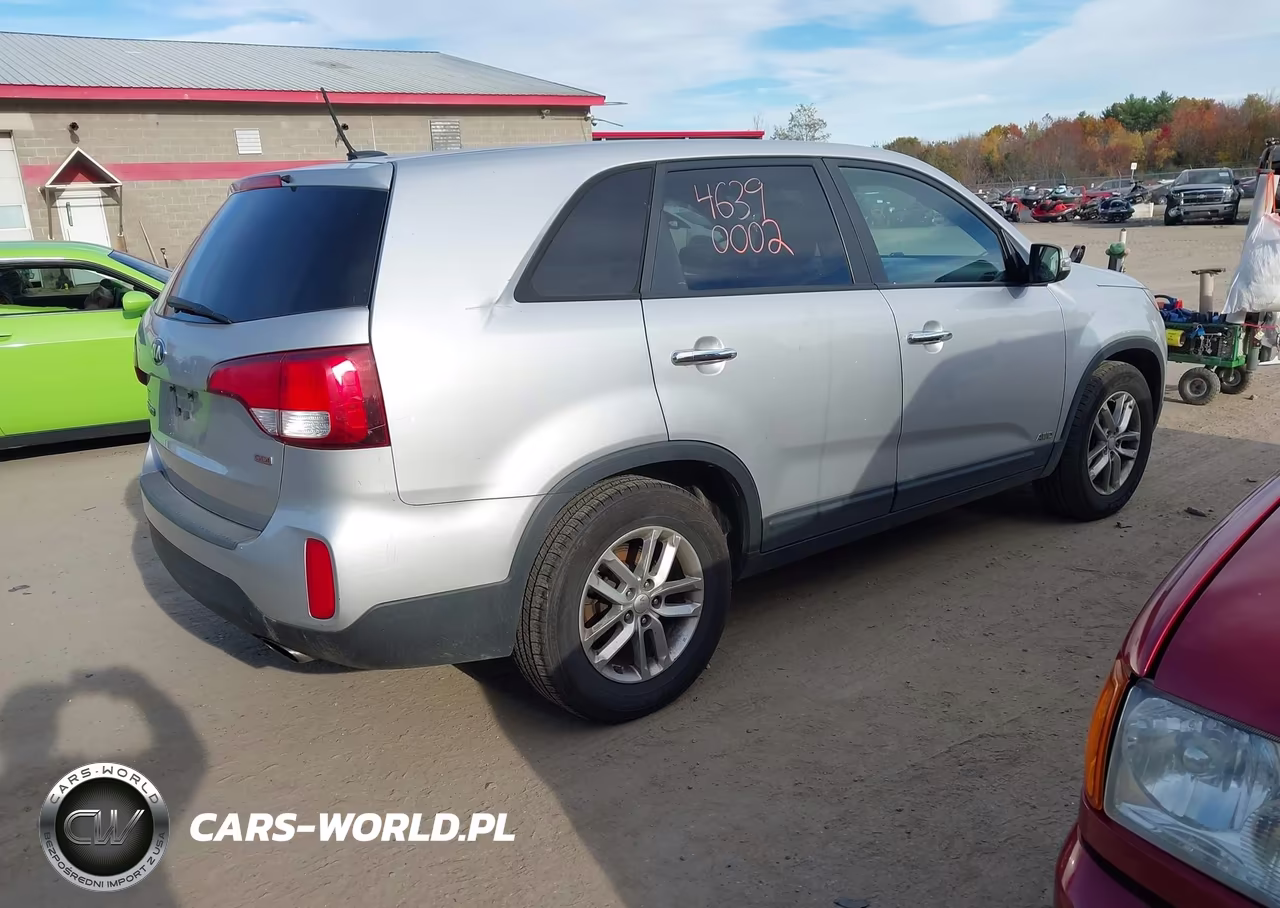 2014 Kia Sorento Lx VIN:5XYKTCA61EG541449 - 4