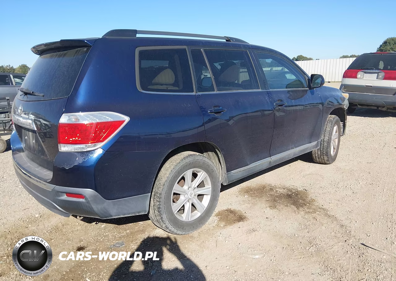 2011 Toyota Highlander Base V6 VIN:5TDZK3EH7BS037032 - 4