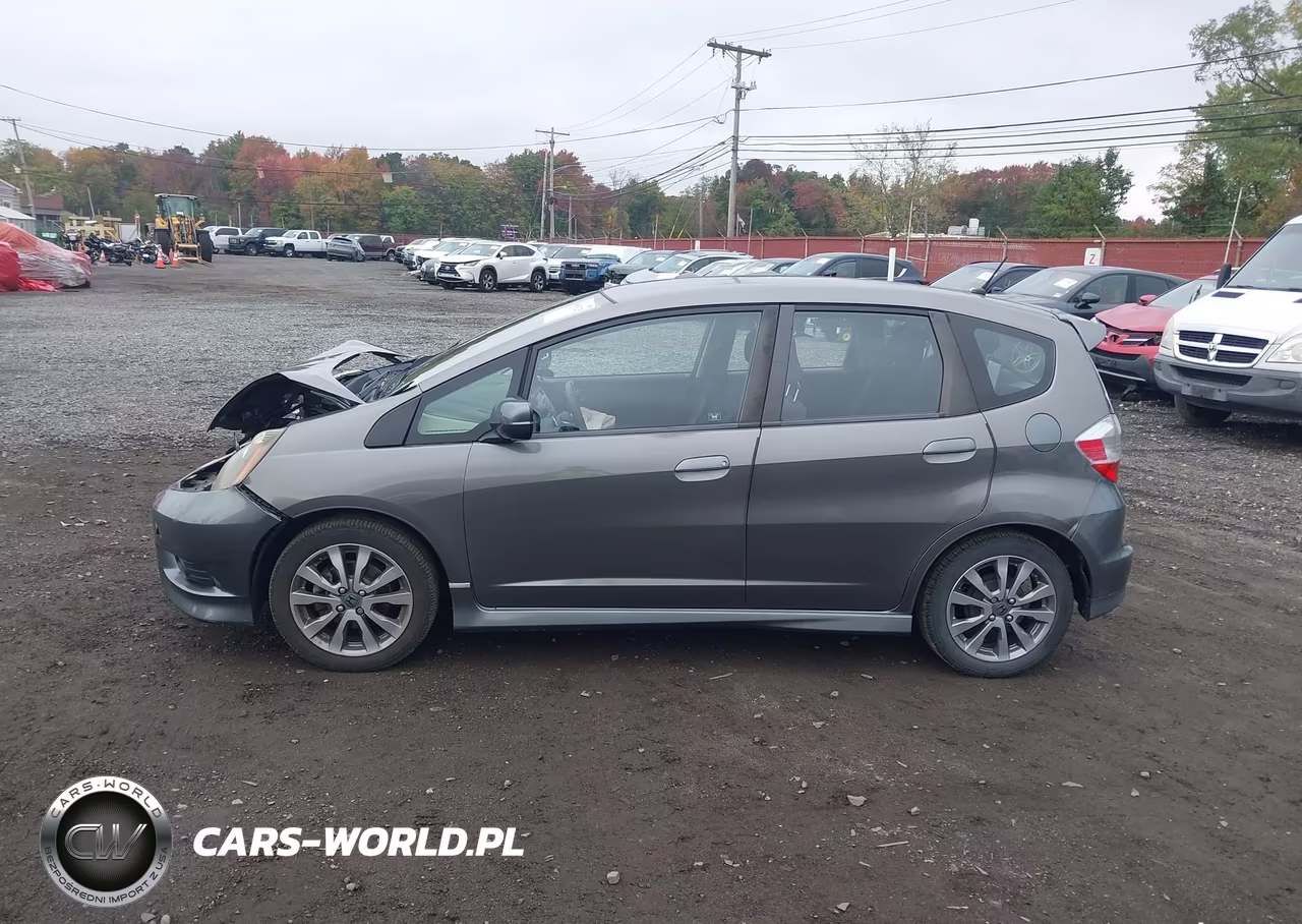 2013 Honda Fit Sport VIN:JHMGE8H52DC035155 - 14