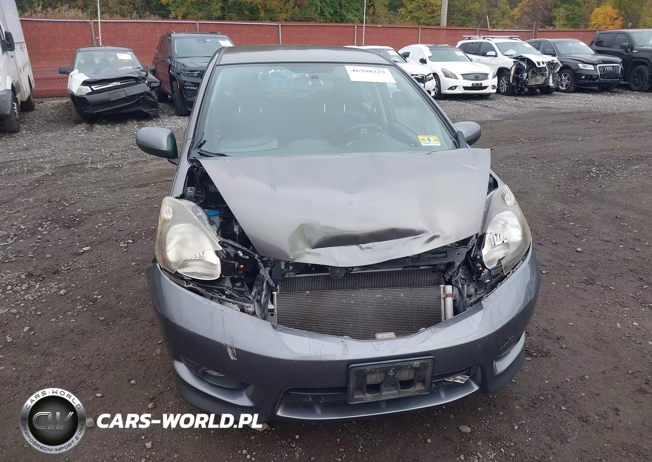 2013 Honda Fit Sport VIN:JHMGE8H52DC035155 - 17