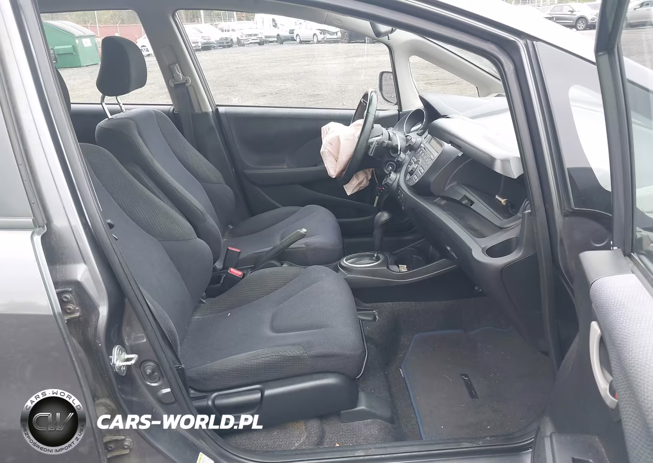2013 Honda Fit Sport VIN:JHMGE8H52DC035155 - 5