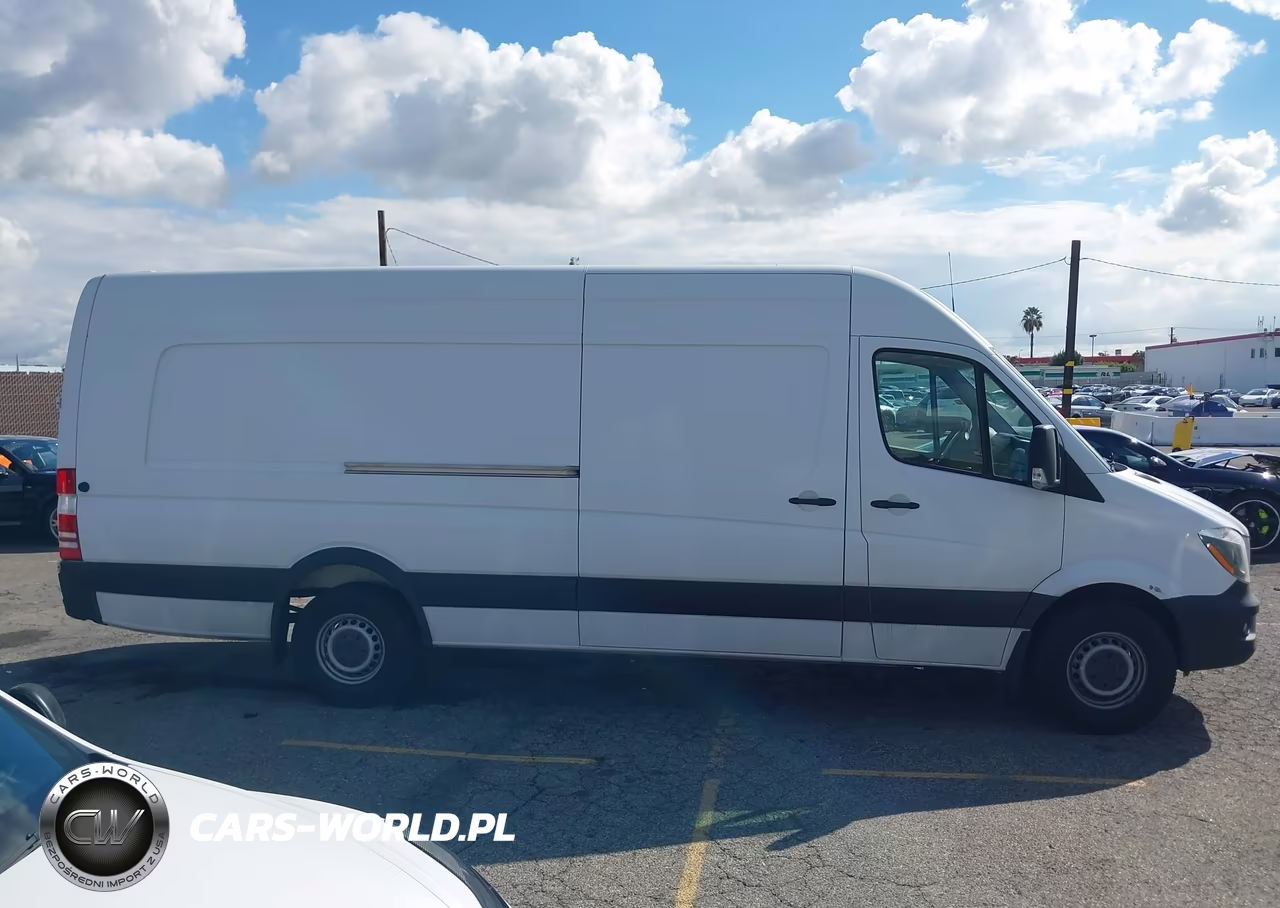 2018 Mercedes-Benz Sprinter 2500 High Roof V6 VIN:WD3PE8CD2JP633664 - 13