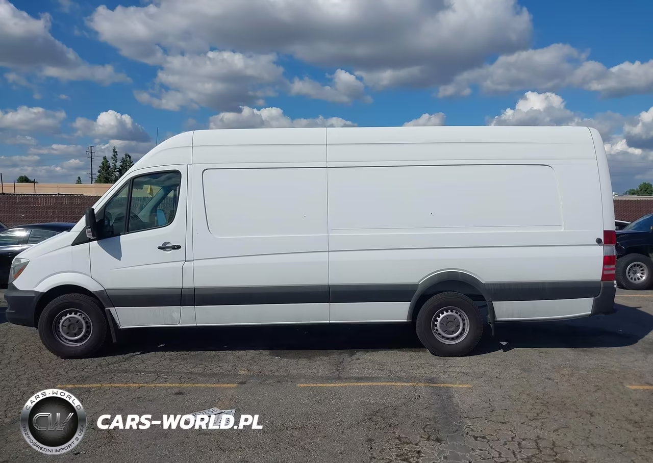 2018 Mercedes-Benz Sprinter 2500 High Roof V6 VIN:WD3PE8CD2JP633664 - 14