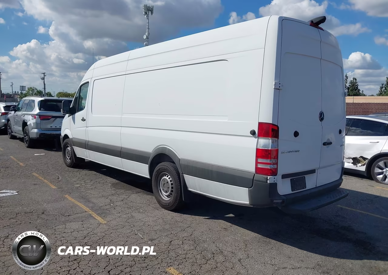 2018 Mercedes-Benz Sprinter 2500 High Roof V6 VIN:WD3PE8CD2JP633664 - 3