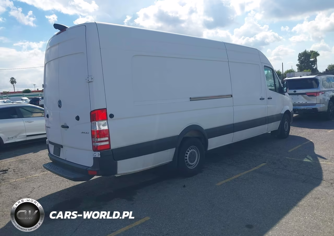 2018 Mercedes-Benz Sprinter 2500 High Roof V6 VIN:WD3PE8CD2JP633664 - 4