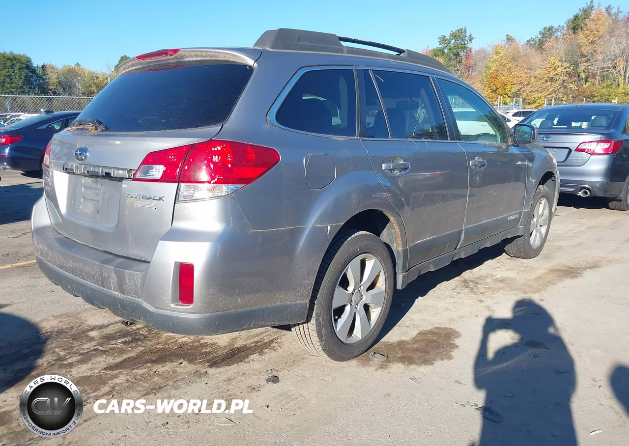 2010 Subaru Outback 2.5I Premium VIN:4S4BRBGC2A3325643 - 4