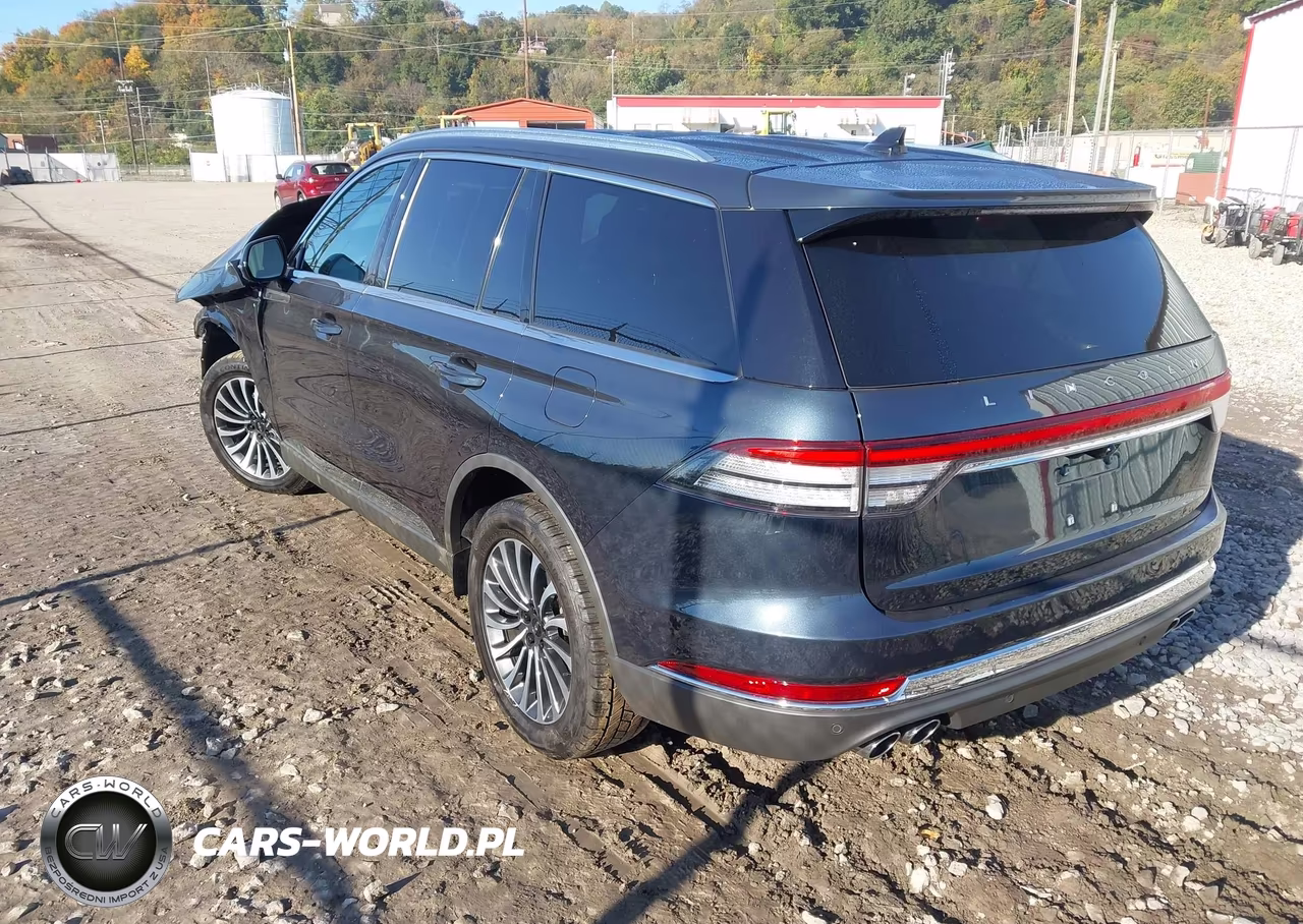 2023 Lincoln Aviator Reserve VIN:5LM5J7XCXPGL31657 - 3