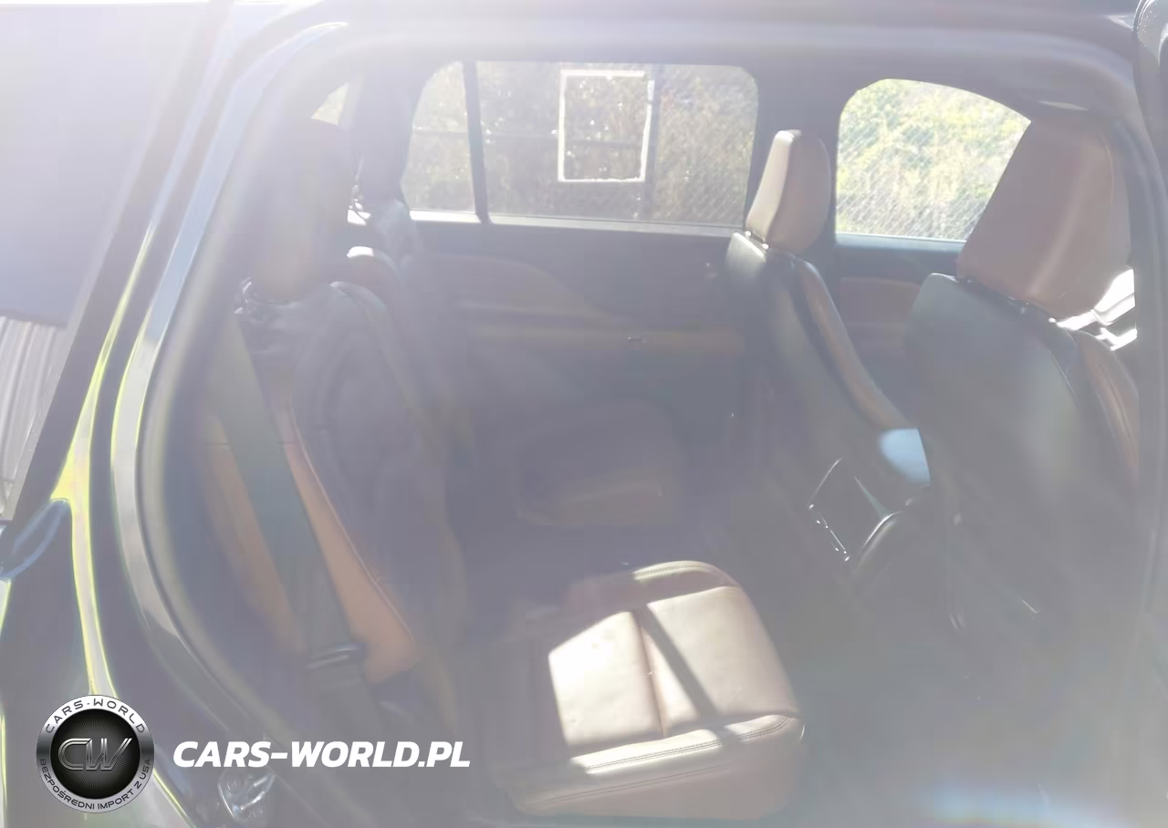 2023 Lincoln Aviator Reserve VIN:5LM5J7XCXPGL31657 - 8