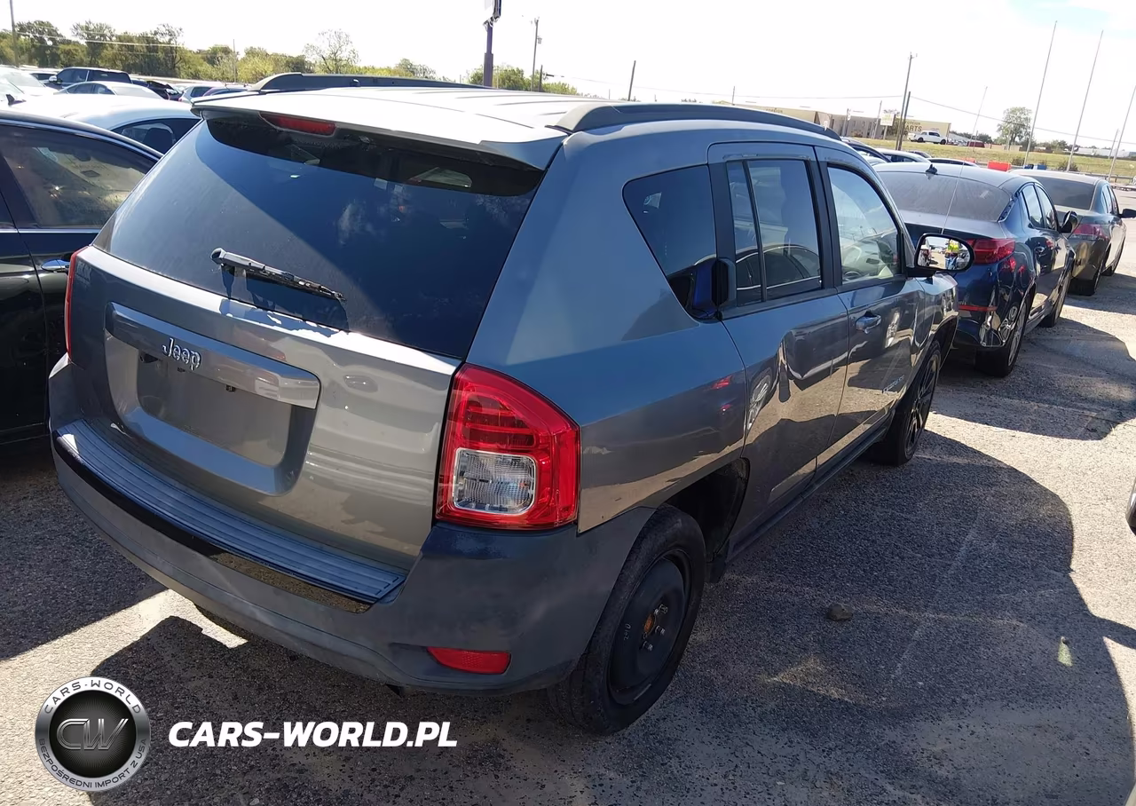 2013 Jeep Compass Latitude VIN:1C4NJCEB0DD167679 - 4