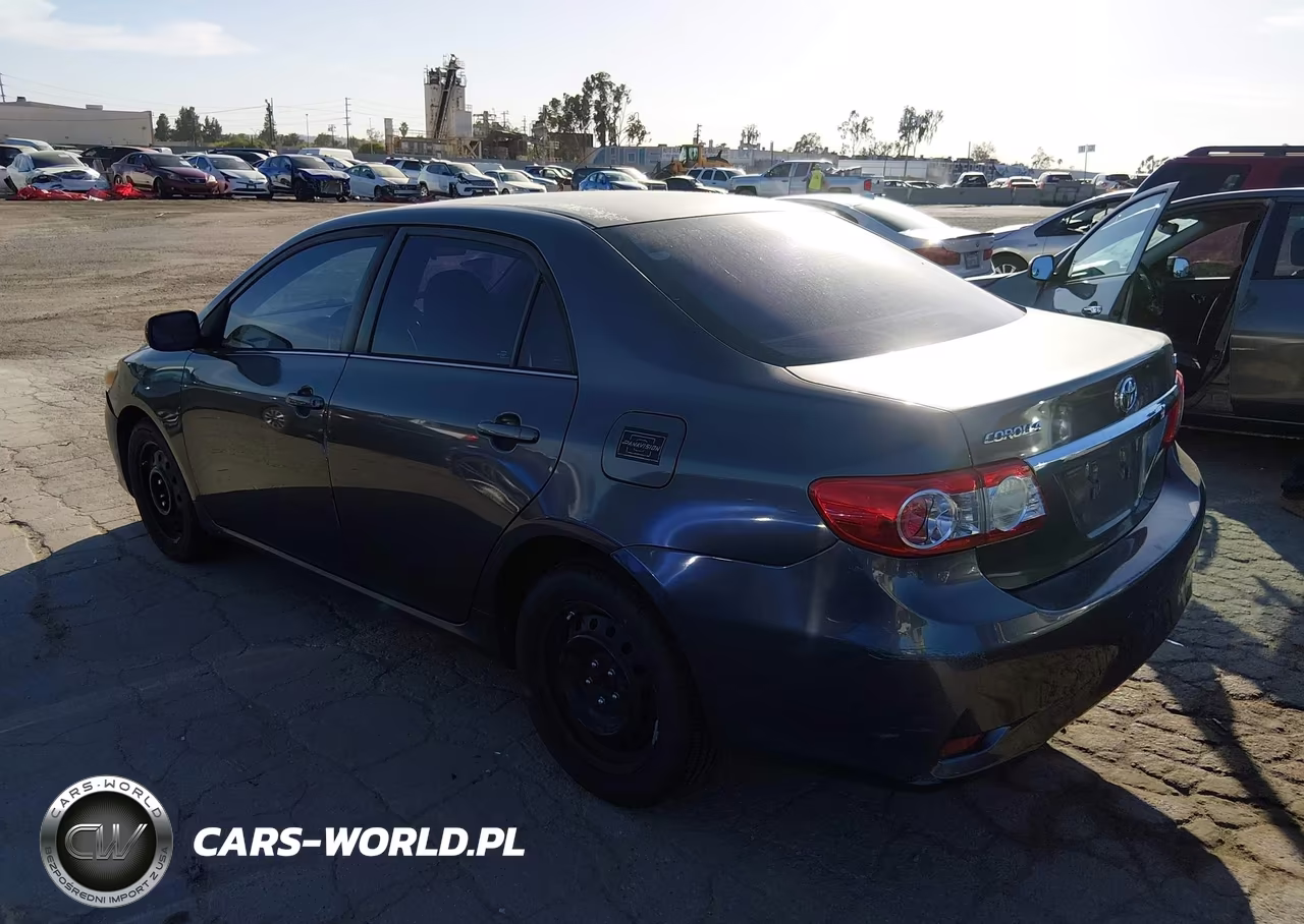 2013 Toyota Corolla Le VIN:5YFBU4EE2DP118667 - 3